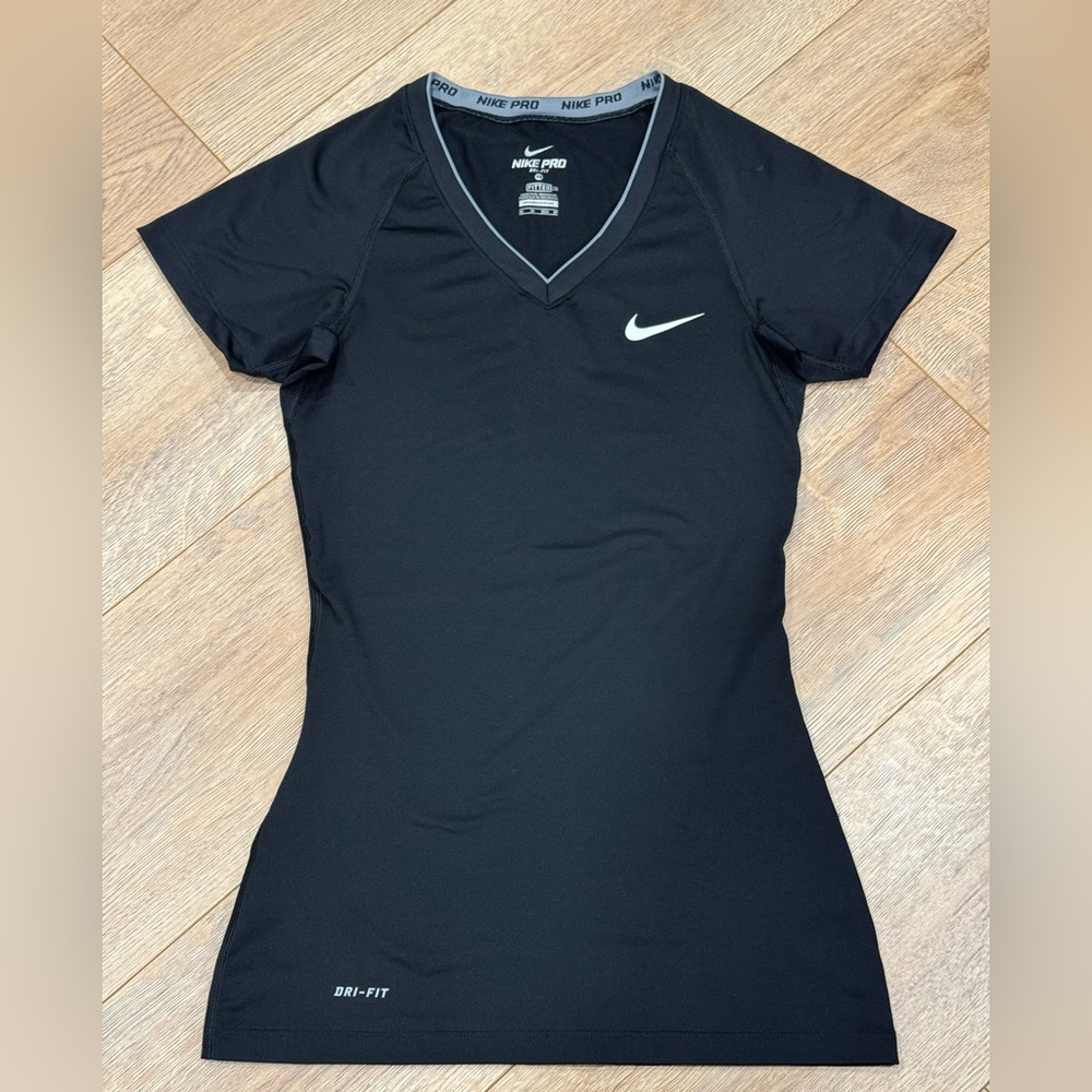 Nike Women's Black Short Sleeve Tee